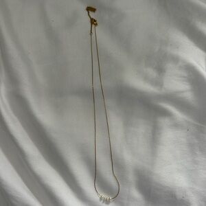 Elegant Gold and Pearl Necklace